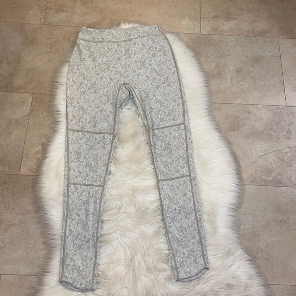 Gymshark Fleur Textured Leggings - Picture 6 of 12
